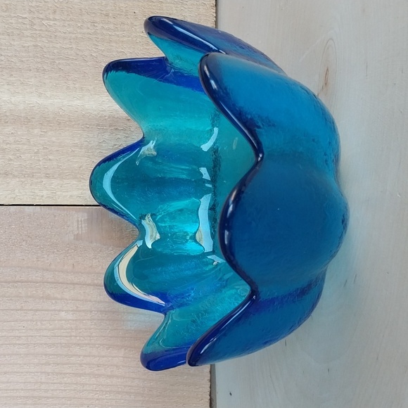 Vintage Blue Lotus Blenko(?) Indiana(?) Glass Bowl - Picture 2 of 7